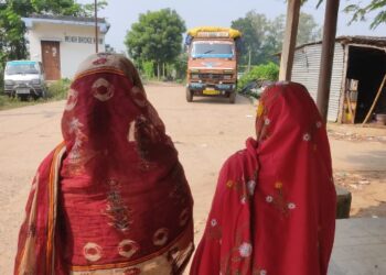 ভাতারের বেলেন্ডা গ্রামের বধূ ও তার মায়ের নামে অশালীন ভাষায় লেখা লিফলেট ছড়ানো হল এলাকায়