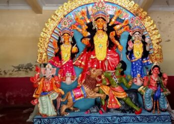 মহালয়ার পর দিন থেকে শুরু হয় সাতগেছিয়ার ‘বেল তলার মা’য়ের পূজো, দেবীকে বরন করেন পরিবারে কুমারী মেয়েরা