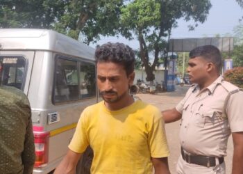 ভাতারে বালি পাচারের সময় আটক বালি বোঝাই লরি, ধৃত চালক