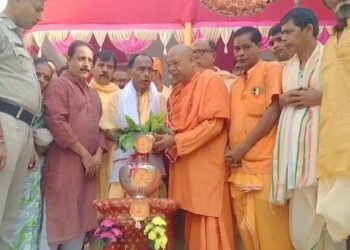 প্রতিপদে বর্ধমানের সর্বমঙ্গলা মন্দিরে ঘট স্থাপনের সাথে গোটা রাঢ়বঙ্গে দুর্গাপুজোর ঢাকে কাঠি পড়ে গেল