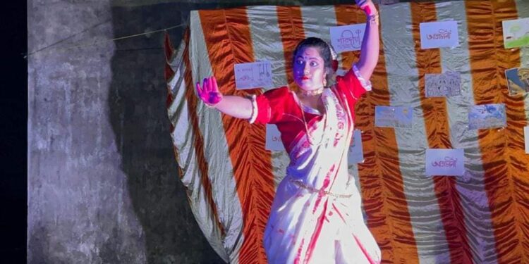 আগমনী অনুষ্ঠানে মেতে উঠল নিউটাউনের আবাসনের বাসিন্দারা