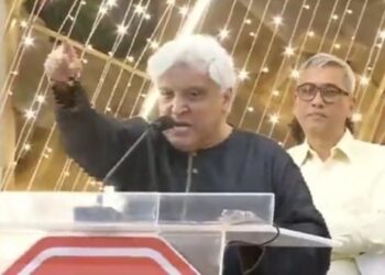 প্রকাশ্য মঞ্চে “জয় শ্রীরাম” শ্লোগান দিলেন বলিউড গীতিকার জাভেদ আখতার