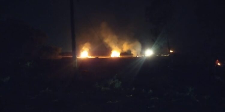 সচেতনতামূলক প্রচার সত্ত্বেও সমানে নাড়া পুড়িয়ে যাচ্ছেন গ্রামবাসীরা