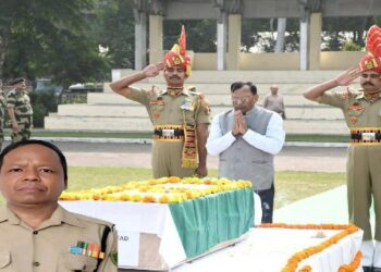 বিনা প্ররোচনায় পাকিস্তানি সেনার গুলিতে শহীদ বিএসএফ জওয়ানকে শেষ শ্রদ্ধা