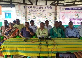 একশ দিনের কাজের বকেয়া টাকার দাবিতে সাংবাদিক সম্মেলন