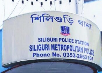 শিলিগুড়িতে দুই গোষ্ঠীর সংঘর্ষে উত্তেজনা