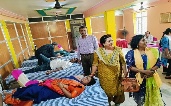 সন্তানের জন্মদিনে রক্তদান শিবিরের আয়োজন করলেন দুর্গাপুরের চিকিৎসক দম্পতি