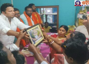 অনেক বিজেপি নেতা দিনে বিজেপি আর রাতে তৃণমূল নেতার বাড়িতে গিয়ে মাছ মাংস খায় : বিজেপি সাংসদ অনুপম হাজরা