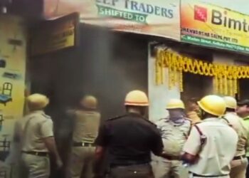 কলকাতার চাঁদনি চকের বহুতলে আগুন, অগ্নিকাণ্ডের কারন নিয়ে ধন্দ্ব