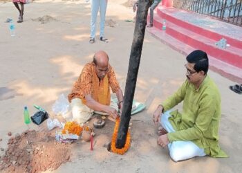 গুসকরার ক্লাবের কালীপুজোর খুঁটিপুজো
