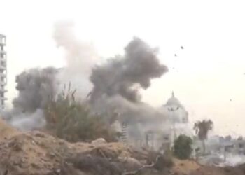 হামাস নেতা ইসমাইল হানিয়াহের বাসভবন বোমা ফেলে গুঁড়িয়ে দিল ইসরায়েল