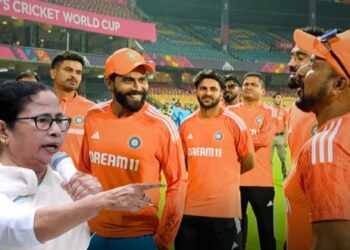 ভারতীয় ক্রিকেট দলের গেরুয়া পোশাকে আপত্তি মমতার, ‘দেশের জাতীয় পতাকাও কি পালটে ফেলবেন নাকি?’- কটাক্ষ বিজেপির