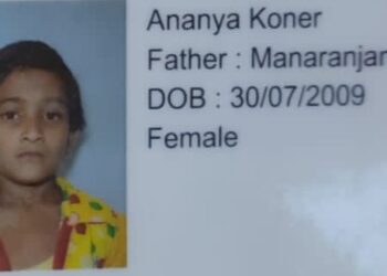 পড়ার জন্য মা শাসন করায় অভিমানে আত্মঘাতী নবম শ্রেণির ছাত্রী