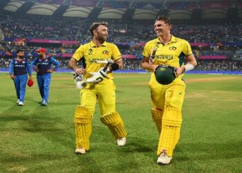 আফগানিস্তানকে ৩ উইকেটে হারিয়ে সেমিফাইনালে অস্ট্রেলিয়া