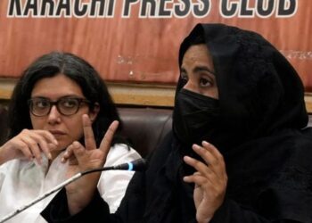 বিপুল সংখ্যক আফগান উদ্বাস্তু নারী ও শিশুদের গ্রেফতার করেছে পাকিস্তান