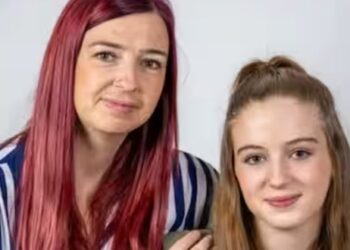 ব্রিটেনে বাড়ছে অল্প বয়সে মা হওয়ার প্রবণতা, মাত্র ১৪ বছর বয়সে সন্তানের জন্ম দিতে চলেছে বাকিংহামশায়ারের হলি কোলস