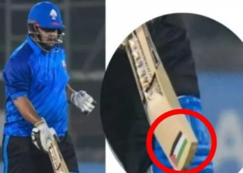 ব্যাটে ফিলিস্তিন পতাকার স্টিকার লাগিয়ে খেলতে নেমে শাস্তির মুখে পড়তে হল পাকিস্তানি ক্রিকেটারকে