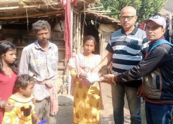 থ্যালাসেমিয়া আক্রান্ত রোগীর পরিবারের পাশে মেমারি প্রেসক্লাব ও বড়শুলের ক্লাব