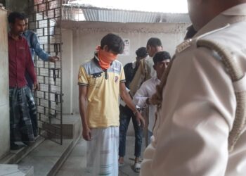 আগ্নেয়াস্ত্র পাচারকারীকে হাতেনাতে ধরল কাটোয়া থানার পুলিশ