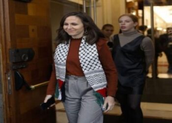 হামাসকে সমর্থন করায় বরখাস্ত স্পেনের রক্ষা বিষয়কমন্ত্রী