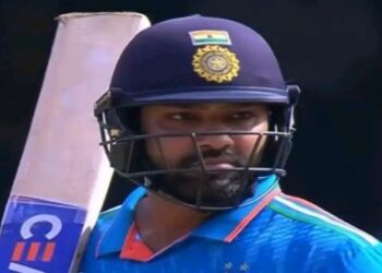 ছক্কা হাঁকানোয় দক্ষিণ আফ্রিকার এবি ডিভিলিয়র্সের রেকর্ড ভাঙলেন রোহিত শর্মা