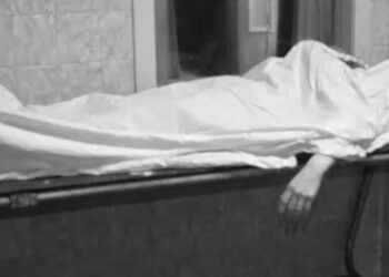 কলকাতায় আবাসন থেকে ঝাঁপ দিয়ে আত্মঘাতী বৃদ্ধ, ঘরে পড়ে স্ত্রীর নিথর দেহ