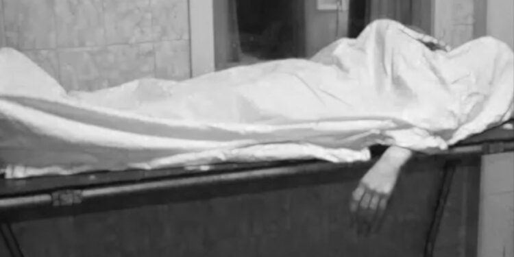 কলকাতায় আবাসন থেকে ঝাঁপ দিয়ে আত্মঘাতী বৃদ্ধ, ঘরে পড়ে স্ত্রীর নিথর দেহ