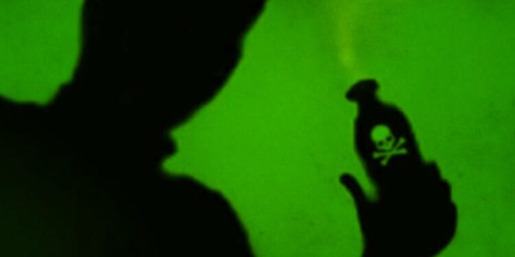 প্রেম প্রত্যাখ্যান করায় কিশোরীর উপর অ্যাসিড হামলা চালালো রফিজুল ইসলাম নামে এক যুবক