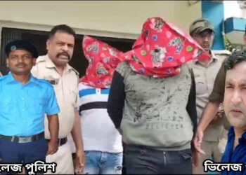 জীবন বাজি রেখে দুই সশস্ত্র দুষ্কৃতীকে পাকড়াও করলো দুই ভিলেজ পুলিশ, উদ্ধার লক্ষাধিক টাকা