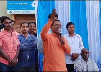 ‘তৃণমূল কংগ্রেস কর্মীর উপর হামলা হলে জ্বালিয়ে দেবো’ : ফের হুঁশিয়ারি ভাতারের তৃণমূল নেতৃত্বের