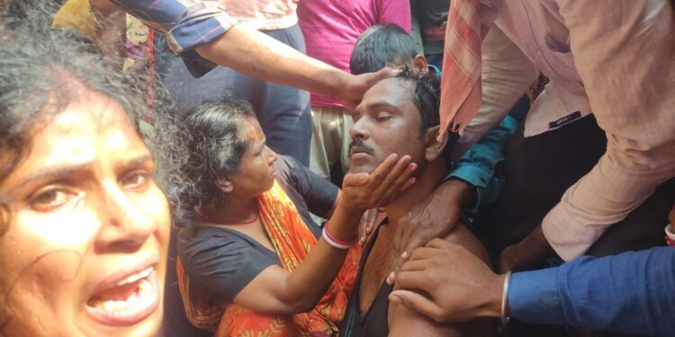 হৃদরোগে আক্রান্ত যুবককে মৃত ঘোষণা, বাড়ি ফিরে জল পান করল ‘মৃত’ যুবক, ভাতার হাসপাতালের চিকিৎসা পরিষেবা নিয়ে উঠছে প্রশ্ন