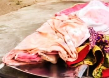 মুর্শিদাবাদের কান্দিতে অষ্টম শ্রেণির ছাত্রীকে বাড়ি থেকে ডেকে নিয়ে গিয়ে ধর্ষণের অভিযোগ, লজ্জায় গায়ে আগুন ধরিয়ে আত্মঘাতী নির্যাতিতা