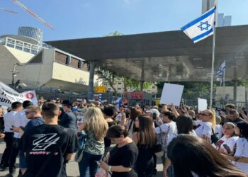 গাজায় জ্বালানি সরবরাহ করতে দেবে না ইসরায়েল, যুদ্ধবিরতির বিপক্ষে বিক্ষোভ দেখালো হামাসের হাতে বন্দিদের পরিবারগুলি