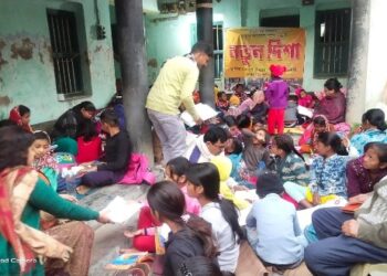 প্রয়াত পিতার স্মৃতিতে কম্বল বিতরণ করলেন দুই পুত্র