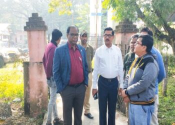 গুসকরা প্রাথমিক স্বাস্থ্যকেন্দ্র পরিদর্শন করলেন জেলা মুখ্য স্বাস্থ্য আধিকারিক
