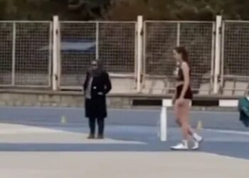 হেডস্কার্ফ ছাড়া বিদেশী মহিলা অ্যাথলিটের ছবি প্রকাশিত হওয়ায় বহিষ্কৃত ইরানের বধির ক্রীড়া ফেডারেশনের প্রধান