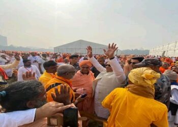 লক্ষ কন্ঠে শ্রীমদ্ভাগবত গীতার স্তোত্রে মুখরিত হয়ে উঠল কলকাতা