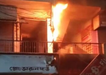 কাটোয়া শহরে একই সময়ে পৃথক দুই স্থানে অগ্নিকাণ্ডের ঘটনা