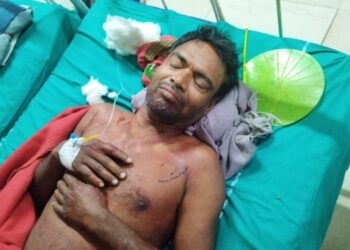 কাটোয়ায় মন্দিরের পাশে ক্লাবঘর নির্মাণে নিয়ে দুই পাড়ার সংঘর্ষ, আহত ১, গ্রেফতার ২