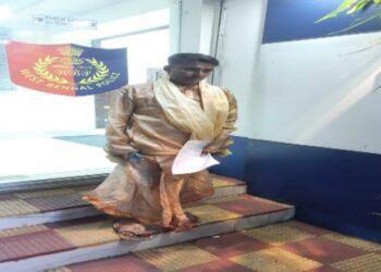 কথা দিয়েও বিয়ে করতে এল না প্রেমিকা, বরের বেশেই সটান কাটোয়া থানায় হাজির নদীয়ার যুবক