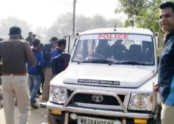 ঘর থেকে রাস্তায় জল এসে পড়ার অপরাধে সিভিক ভলান্টিয়ার ভাইয়ের বঁটির কোপে জখম দাদা-বৌদি