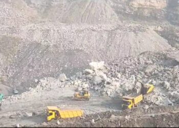 আসানসোলে কয়লা খনির বিস্ফোরণে ঘরবাড়ি ও রাস্তাঘাটে সৃষ্টি হচ্ছে ফাটল, আতঙ্কে এলাকার বাসিন্দারা