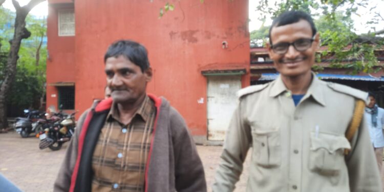 কাটোয়ায় ভাইকে পিটিয়ে খুনের অভিযোগে গ্রেফতার দাদা