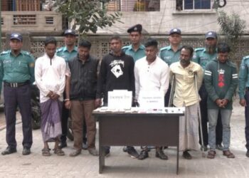 চাকরির মতই স্থায়ী বেতন ও চিকিৎসার সুবিধা পায় বাংলাদেশের ডাকাতদল