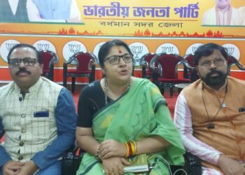 সিবিআই ও ইডির হাত থেকে বাঁচার জন্য বাংলার মুখ্যমন্ত্রী দিল্লী যাবেন প্রধানমন্ত্রীর পা ধরতে : বিজেপি সাংসদ লকেট