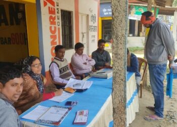 ভাতারের বলগোনা পঞ্চায়েতে চুরির ঘটনায় অধরা দুষ্কৃতীরা, খোলা আকাশের নীচে অফিসের কাজকর্ম শুরু করে অভিনব প্রতিবাদ