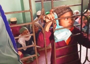 বাংলাদেশের মাদ্রাসায় ৯ বছরের শিশুর ঝুলন্ত দেহ উদ্ধার, যৌন নির্যাতনের পর খুন বলে আশঙ্কা