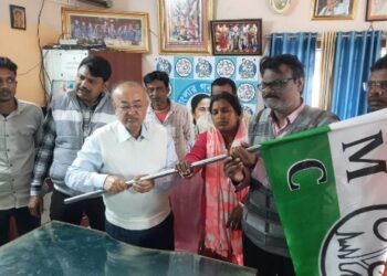 ফরোয়ার্ড ব্লক ও কংগ্রেসের সদস্যের দলত্যাগে গলসির সাঁকো পঞ্চায়েত তৃণমূলের দখলে