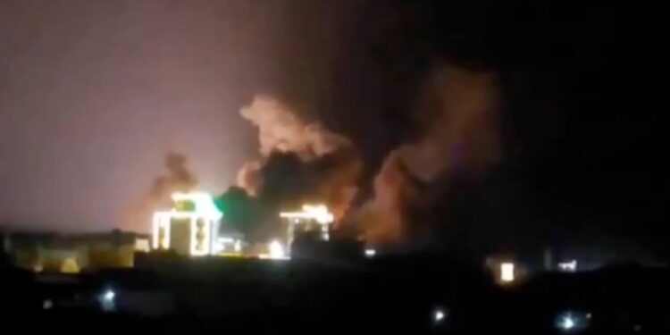 ইয়েমেনের হুথি বিদ্রোহীদের ঘাঁটিতে হামলা চালিয়েছে আমেরিকা-ব্রিটেন