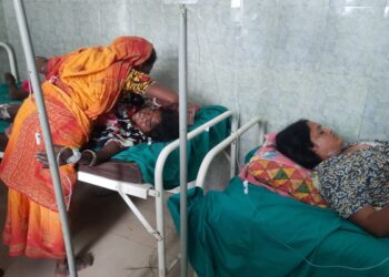 আগুন পোহাতে গিয়ে গুরুতর অগ্নিদগ্ধ কাটোয়ায় দুই গৃহবধূ